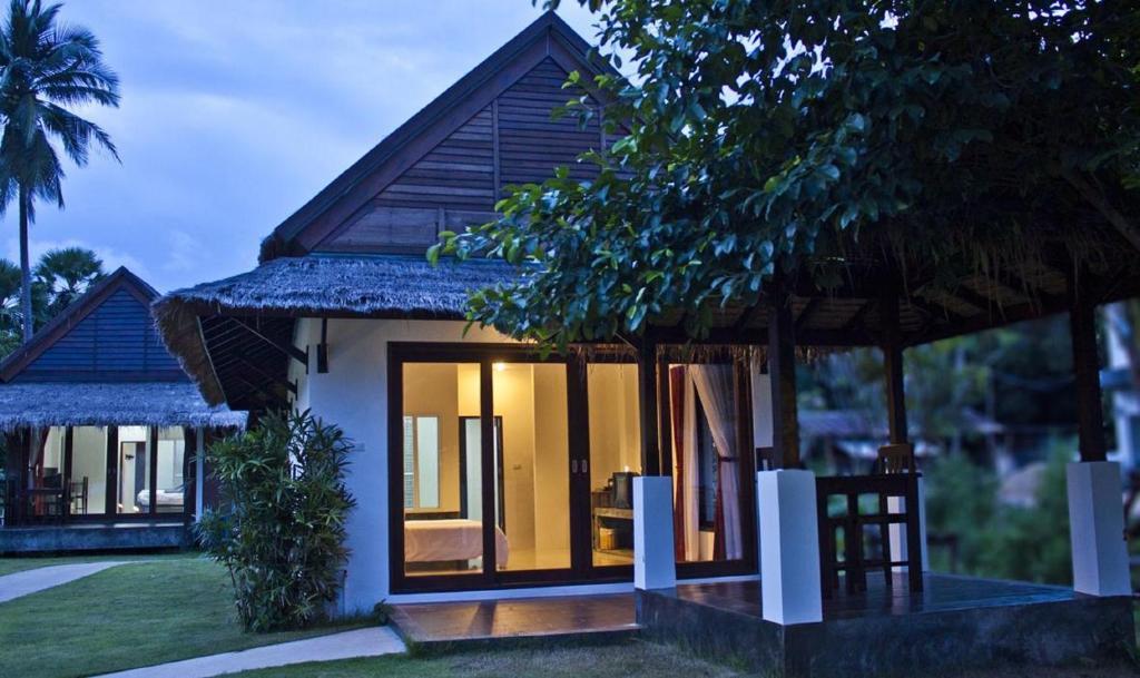 Nana Beach Hotel & Resort Pathiu Exterior foto